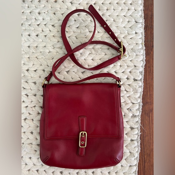 Vintage Legacy COACH Crossbody Leather Red Goldtone Hardware 9592 - Picture 2 of 5